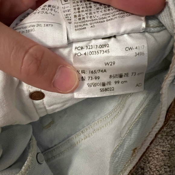 Levi distressed jean shorts - Picture 4 of 5